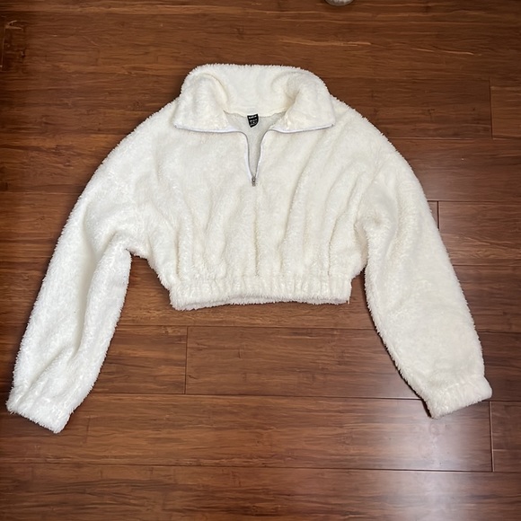 Soft cropped sweater - Picture 2 of 3